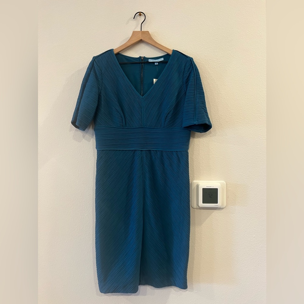 🆕 Antonio Melani Textured V-Neck Dress NWT Size 8